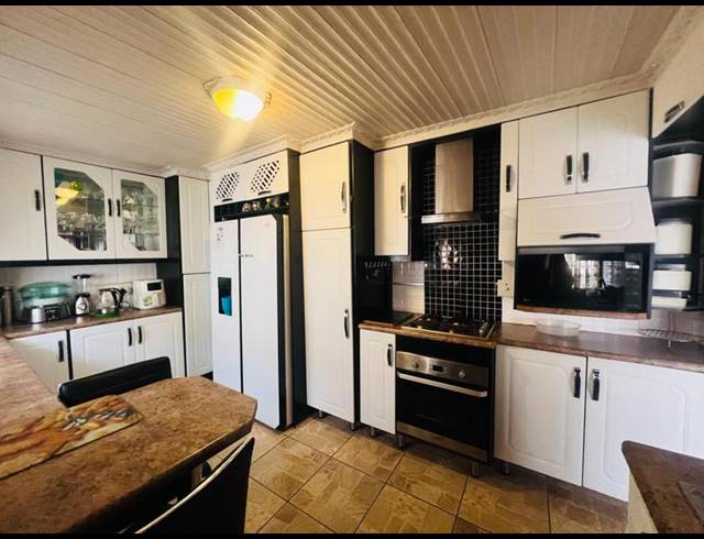3 BEDROOM HOUSE FOR SALE IN MABOPANE UNIT X